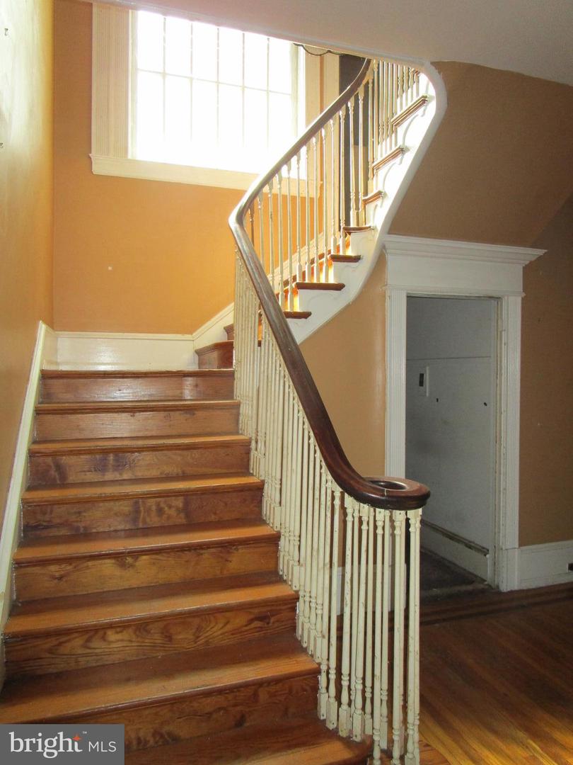1326 Markley St Property Photo 7