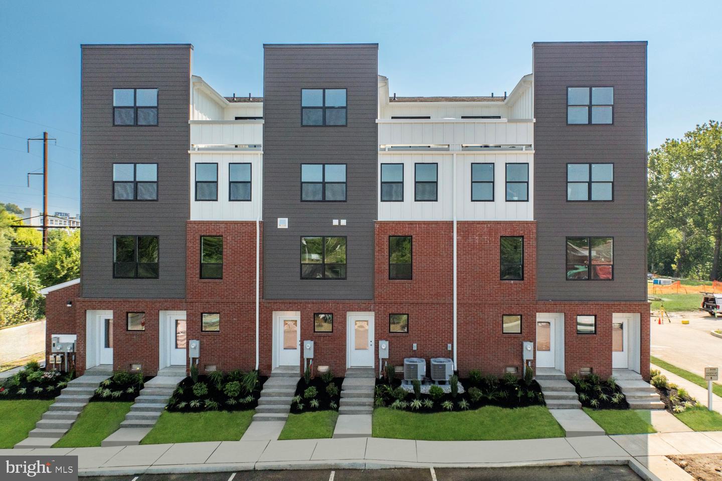 918 RIVERPLACE DR #18H Property Photo 1