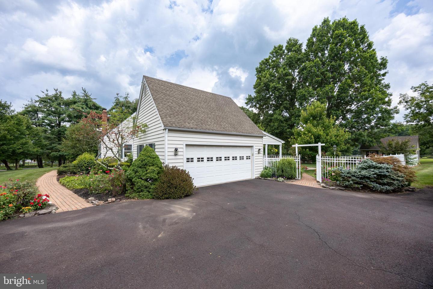 741 Cowpath Rd Property Photo 3