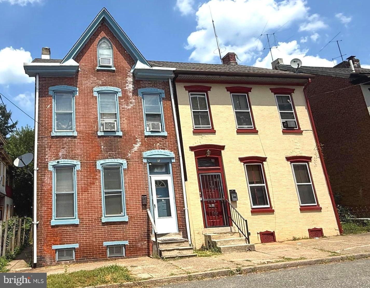 351 CHESTNUT ST Property Photo 1