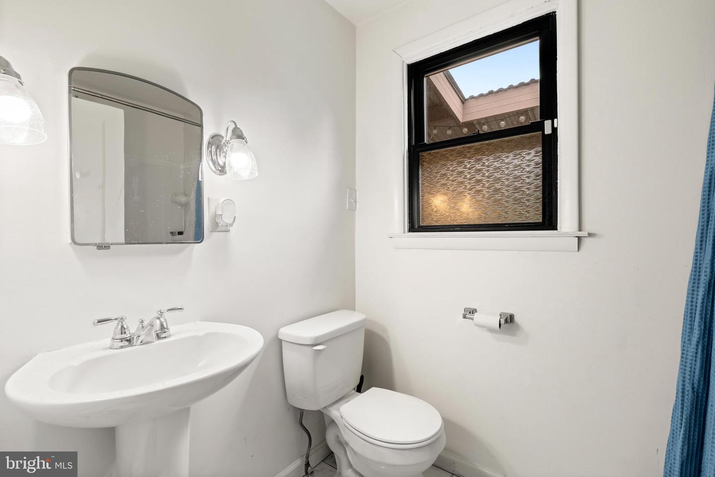 559 Belmont St Property Photo 10