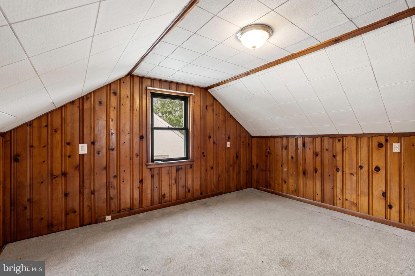 559 Belmont St Property Photo 14