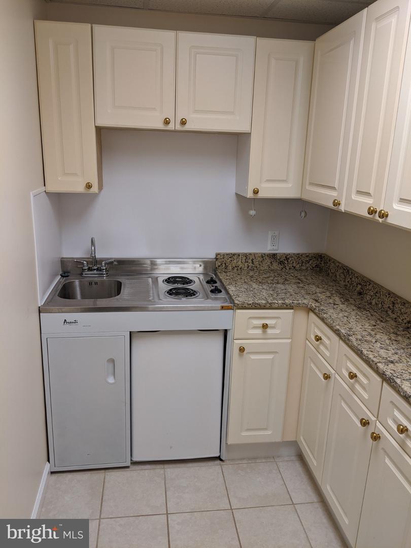 46 E Butler Ave #2nd Level Front Property Photo 18