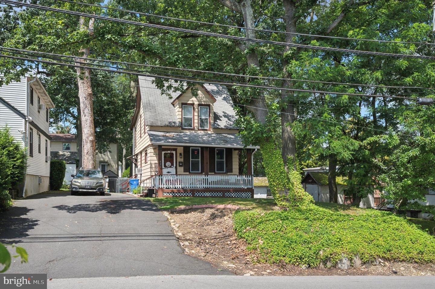 926 Bradfield Rd Property Photo 1