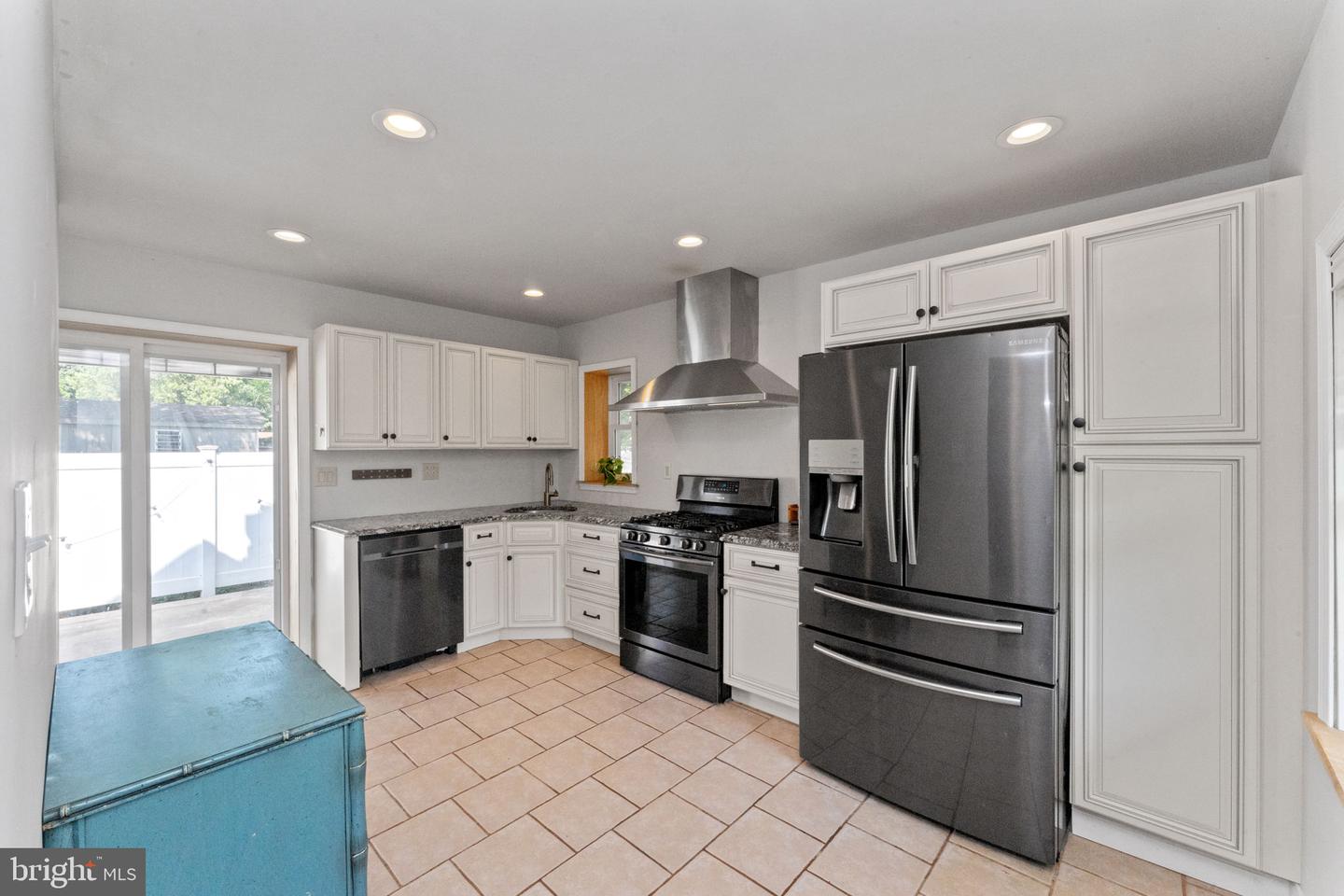 3227 Pennsylvania Ave Property Photo 5