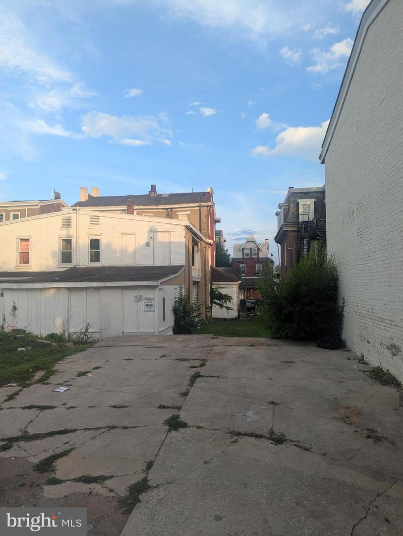 1009 Dekalb St Property Photo 3