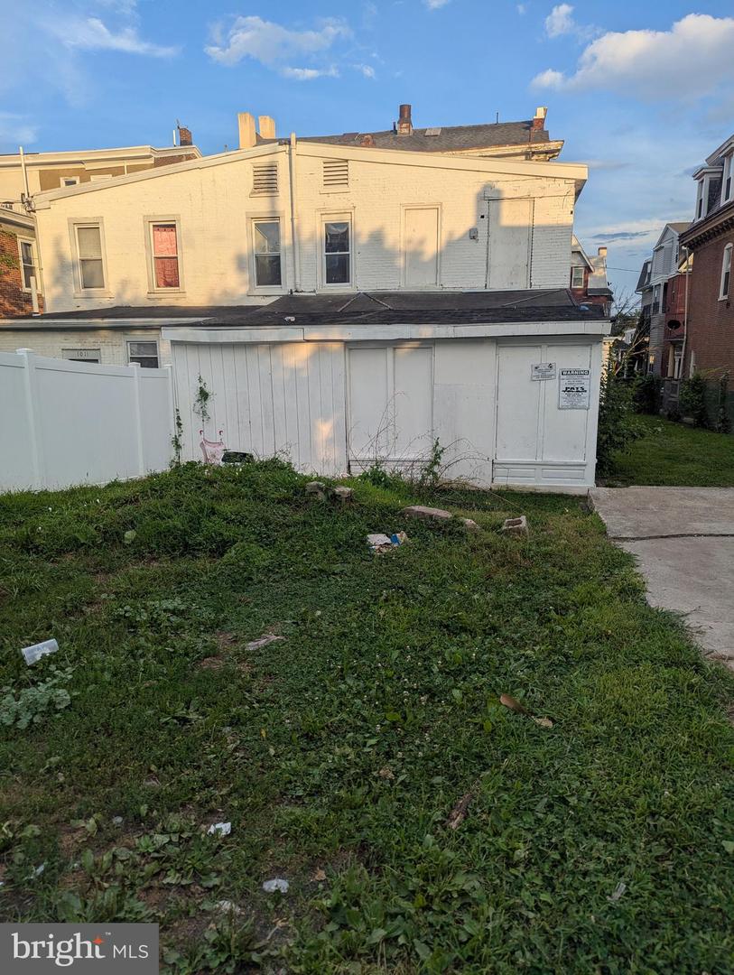 1009 Dekalb St Property Photo 6