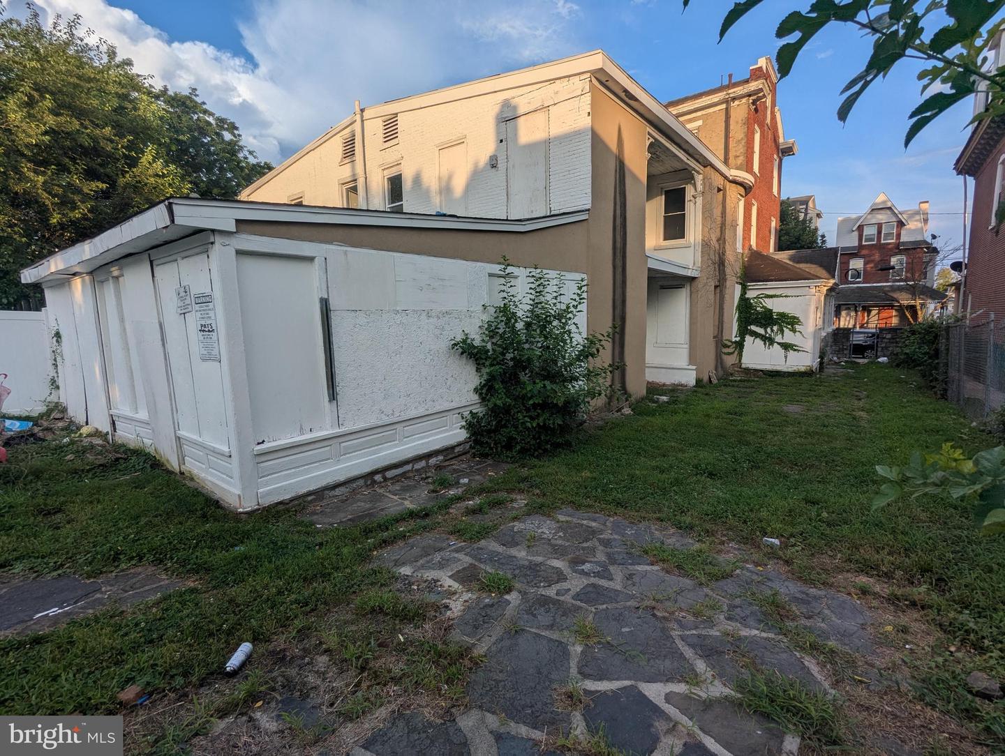 1009 Dekalb St Property Photo 8
