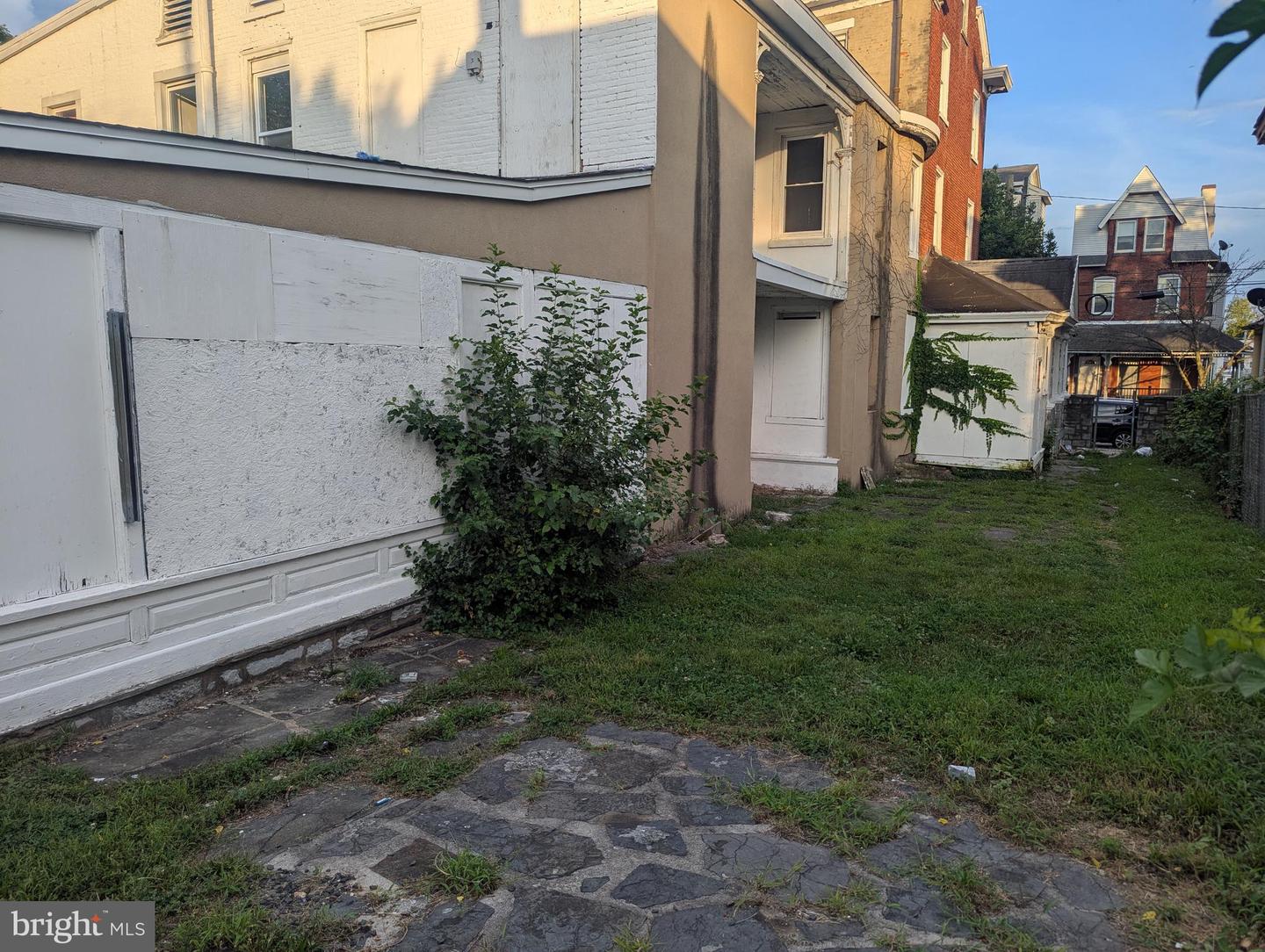 1009 Dekalb St Property Photo 9