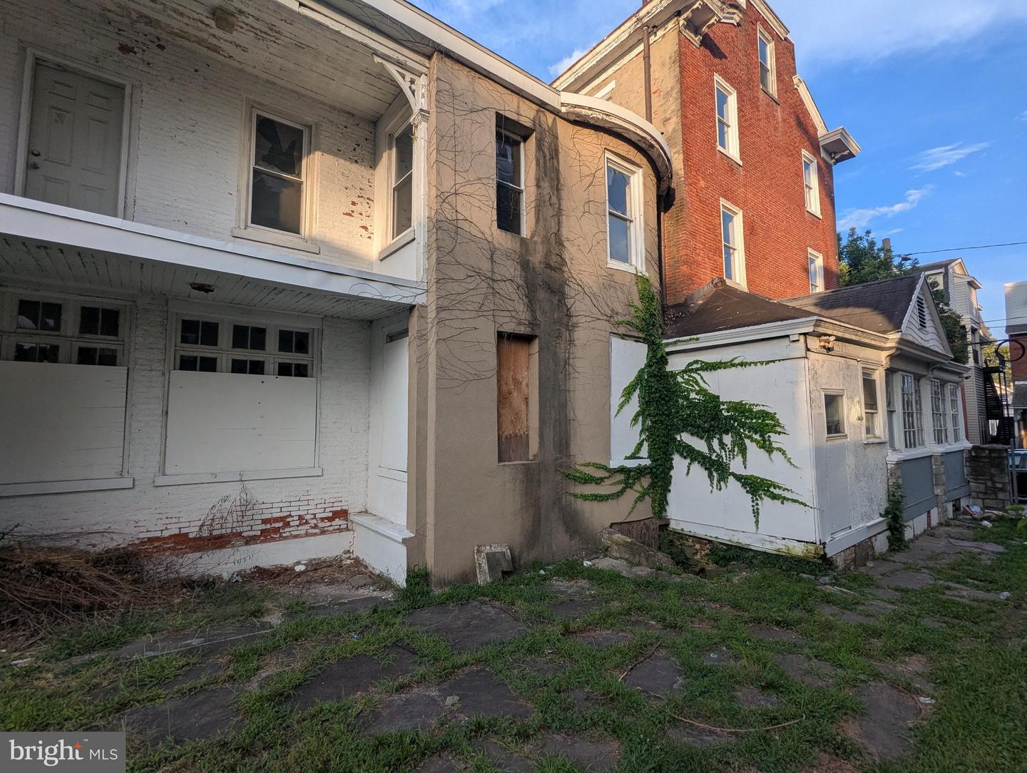 1009 Dekalb St Property Photo 13
