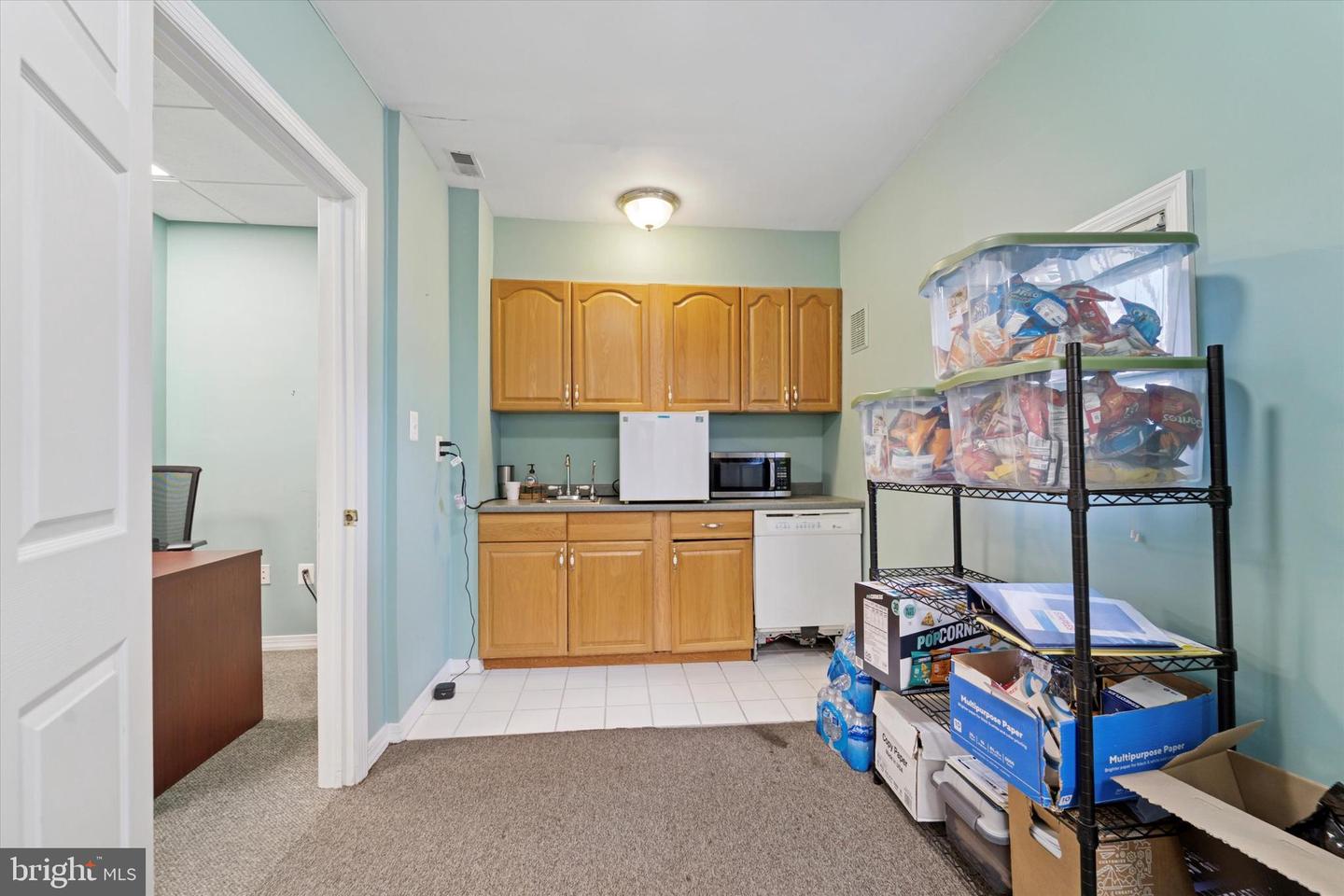 529 Swede St Property Photo 6