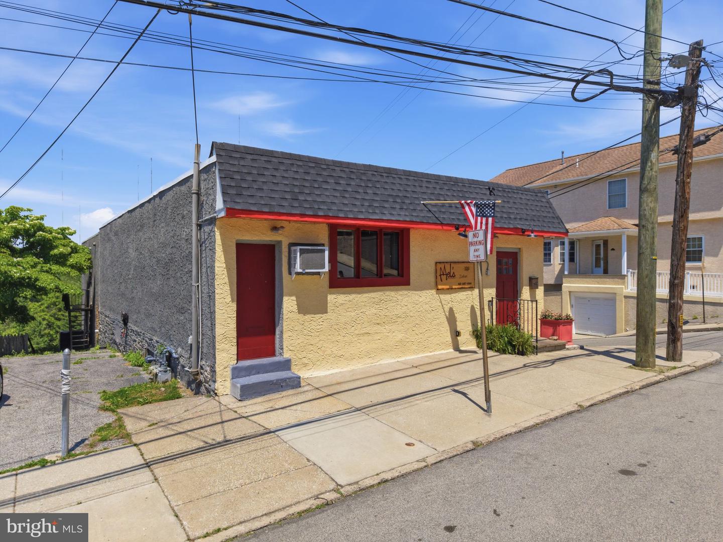 201 Jefferson St Property Photo 2