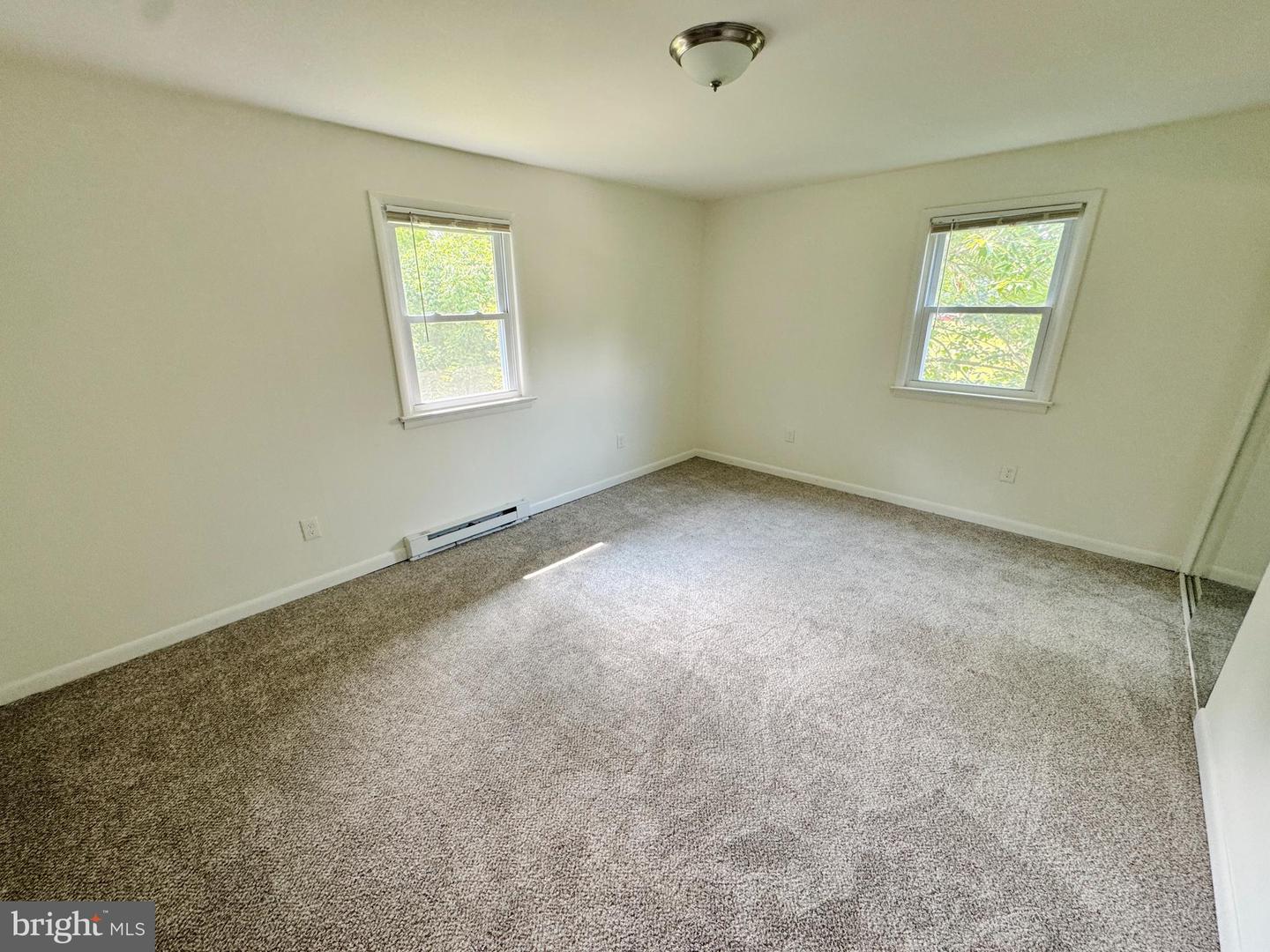154 Niantic Rd Property Photo 3