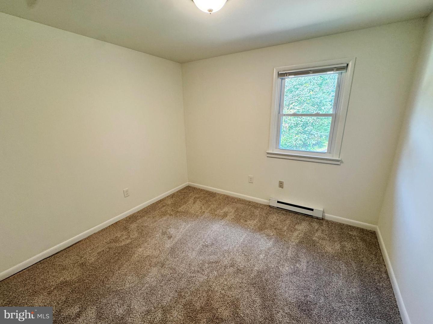 154 Niantic Rd Property Photo 4