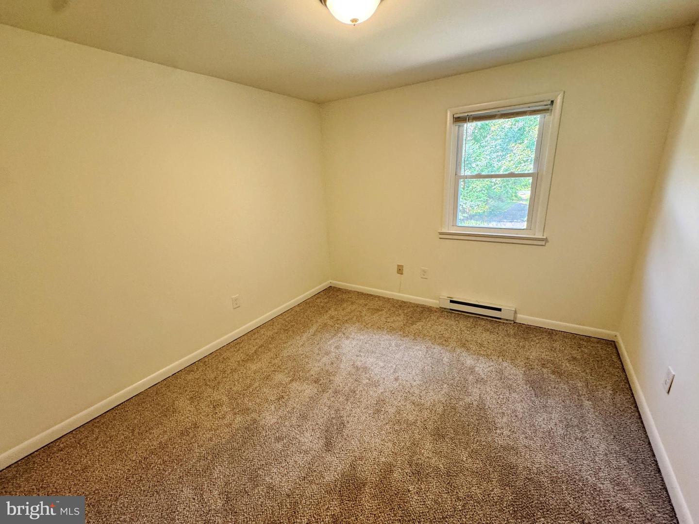 154 Niantic Rd Property Photo 5