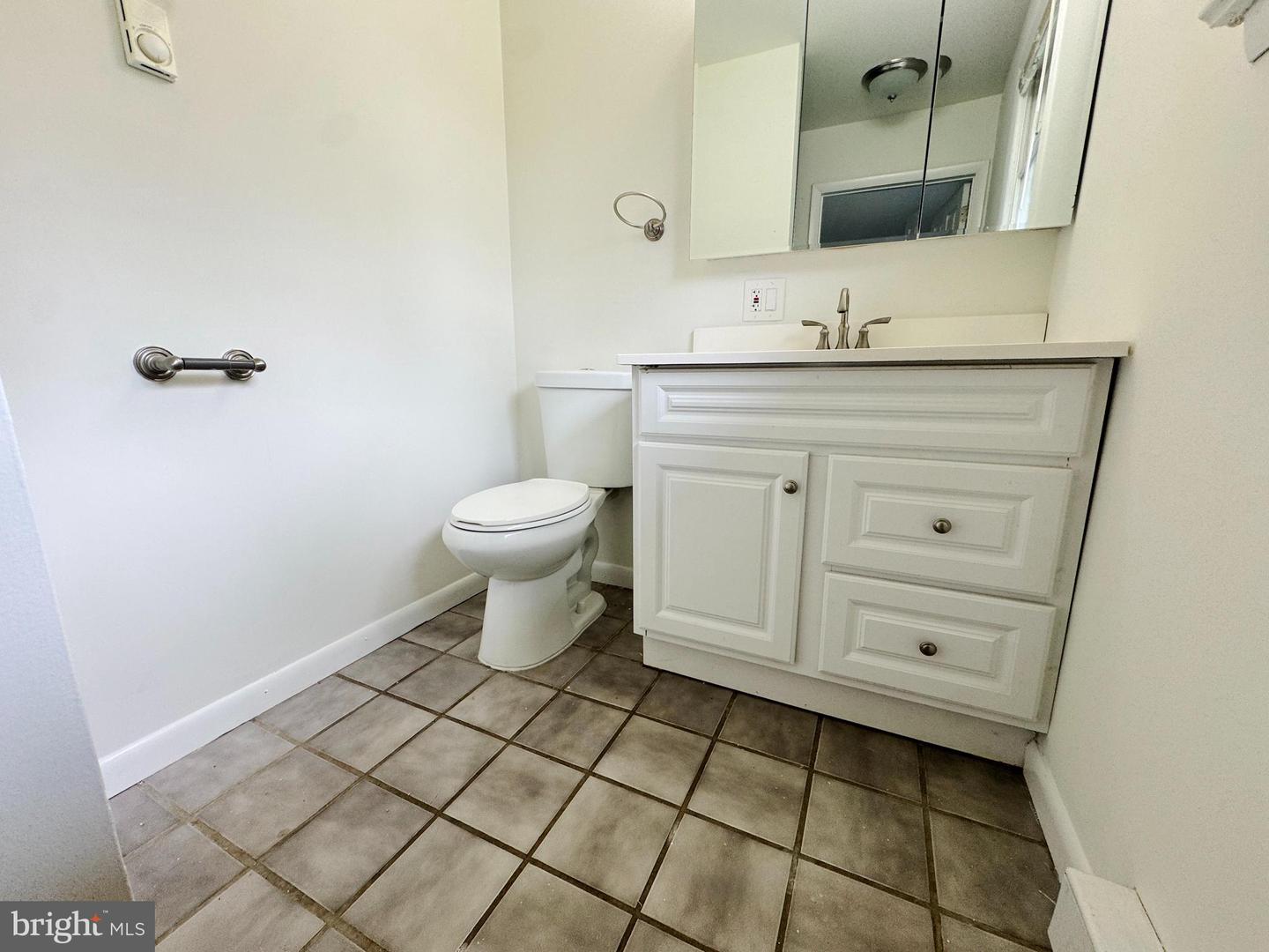 154 Niantic Rd Property Photo 8