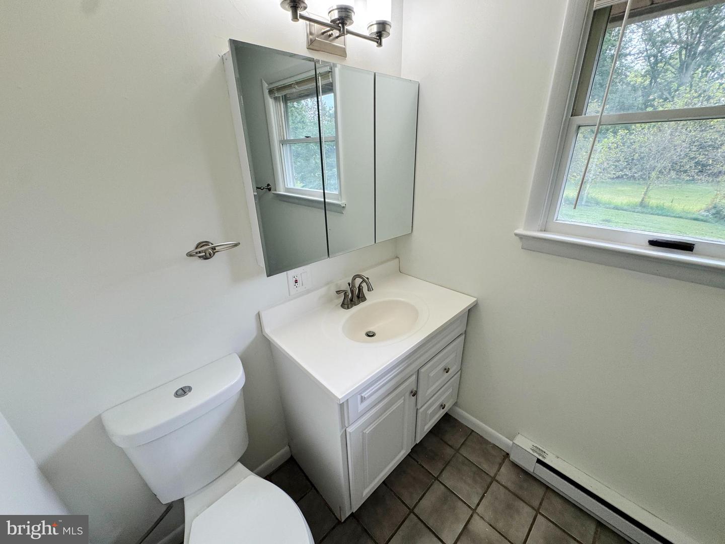154 Niantic Rd Property Photo 9