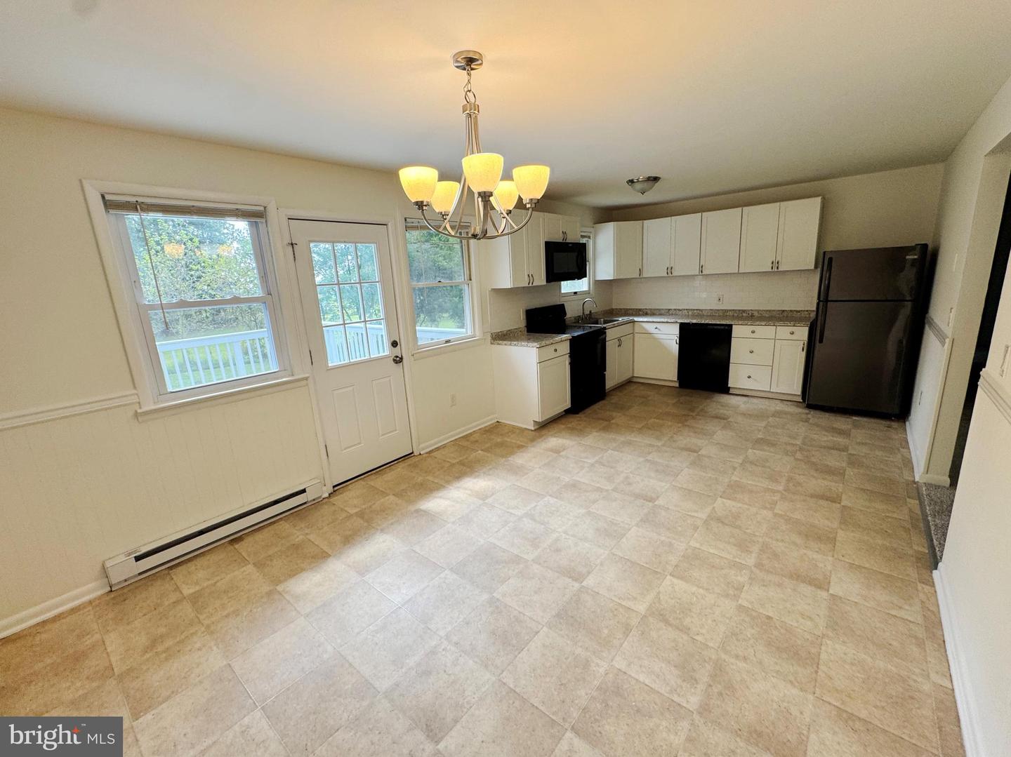 154 Niantic Rd Property Photo 15