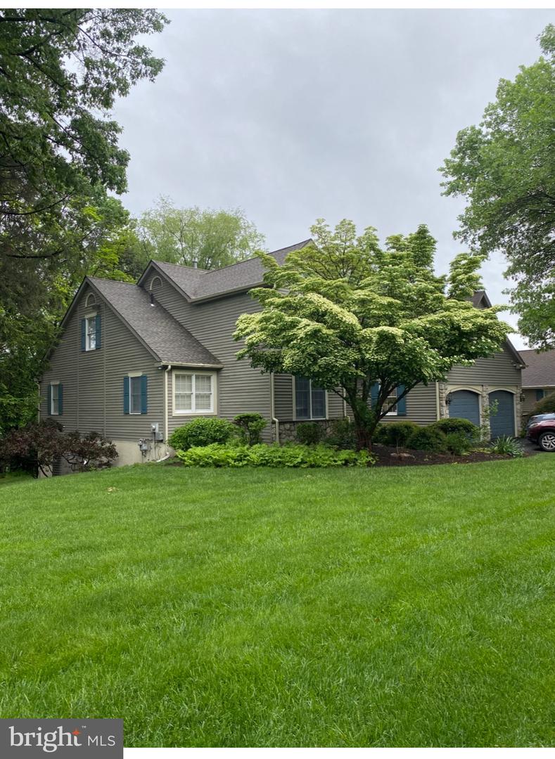 1752 Oak Hill Dr Property Photo 2