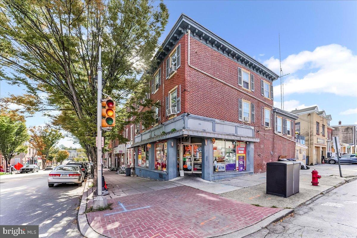 344 W Marshall St Property Photo 1