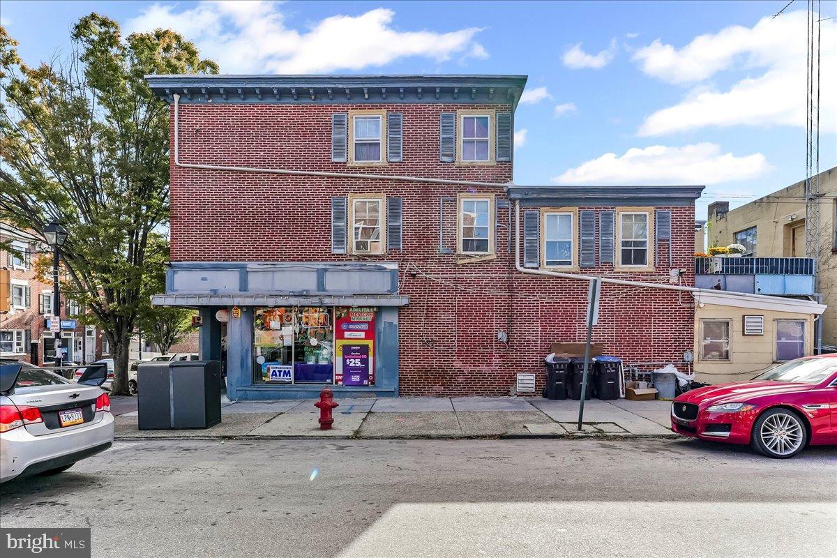 344 W Marshall St Property Photo 5