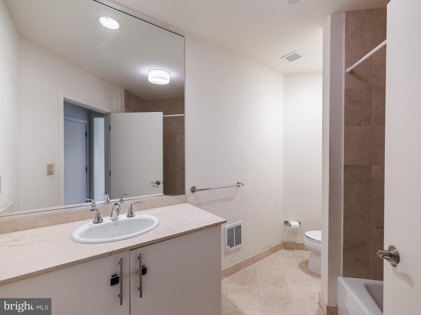 190 Presidential Blvd #413 Property Photo 29