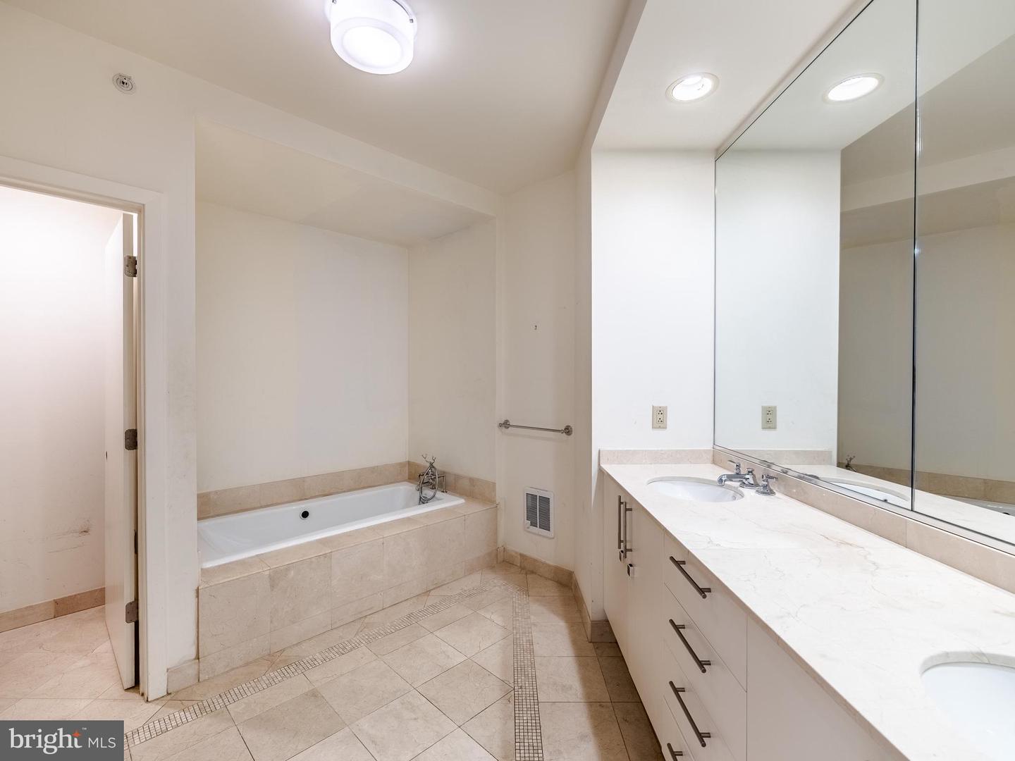 190 Presidential Blvd #413 Property Photo 36
