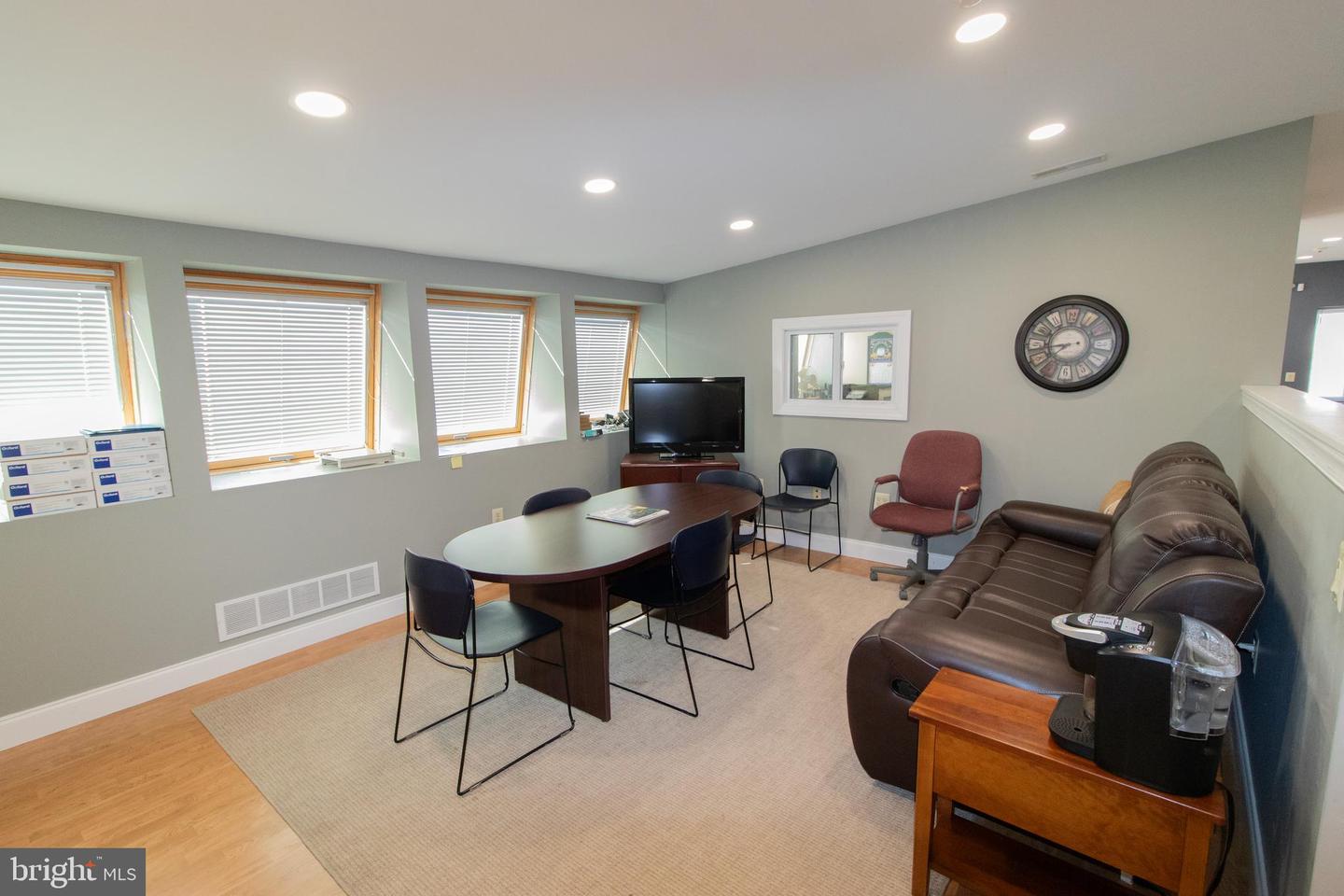 301 Davisville Rd Property Photo 23