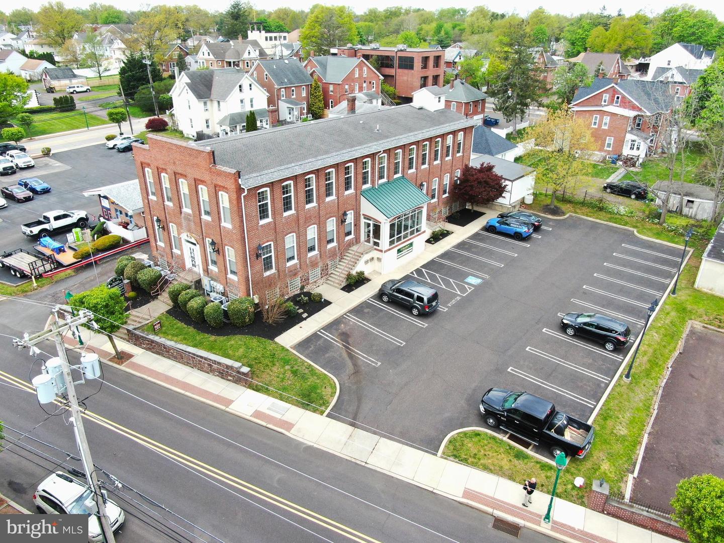 21 E Lincoln Ave Property Photo 2