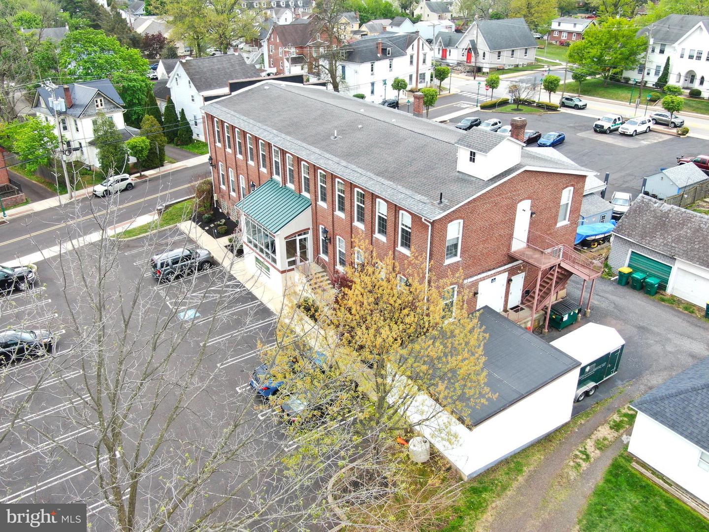 21 E Lincoln Ave Property Photo 3