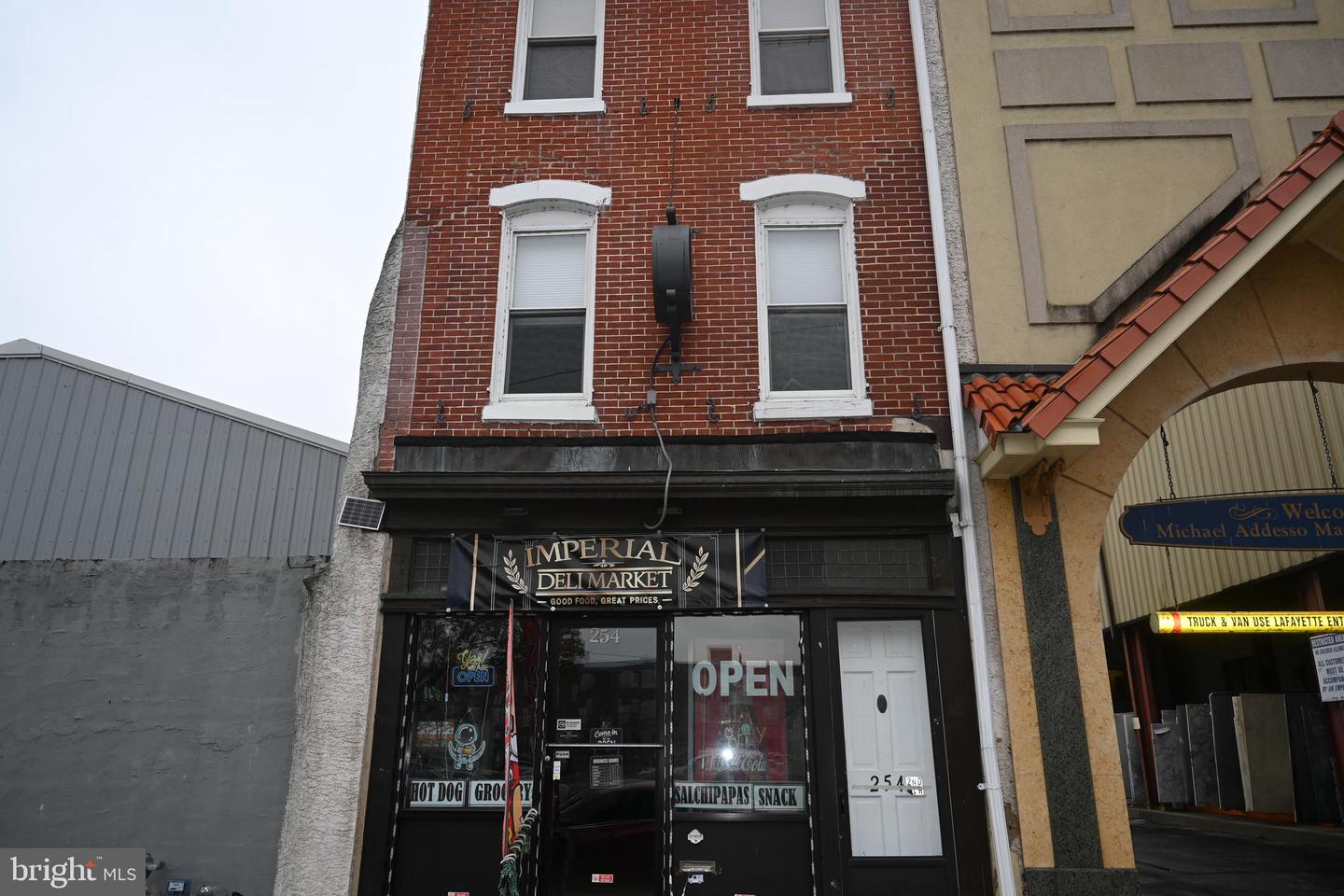 254 E Main St Property Photo 1