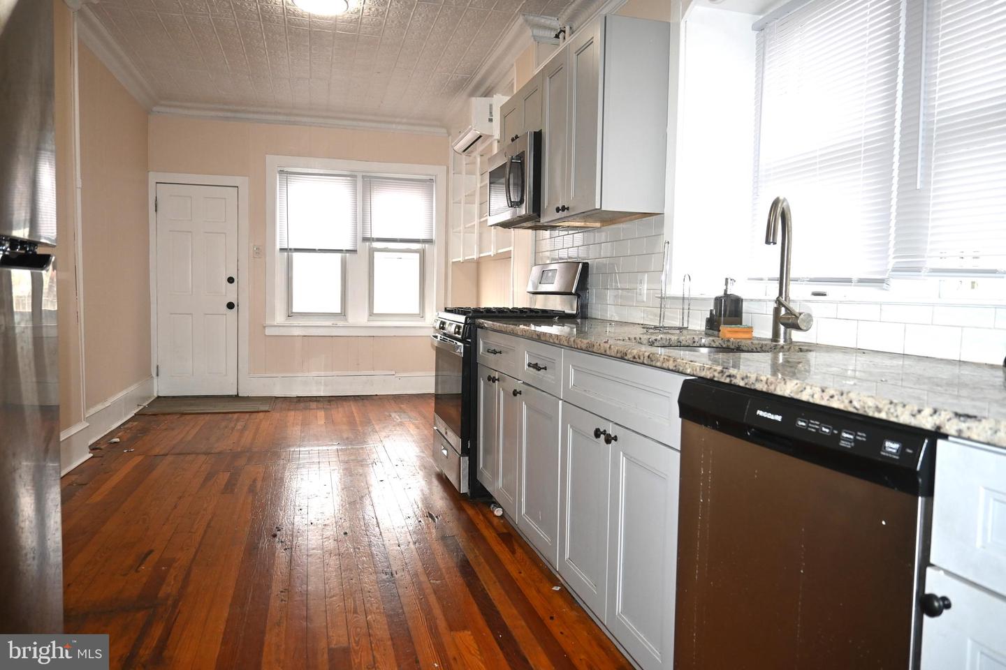 254 E Main St Property Photo 17