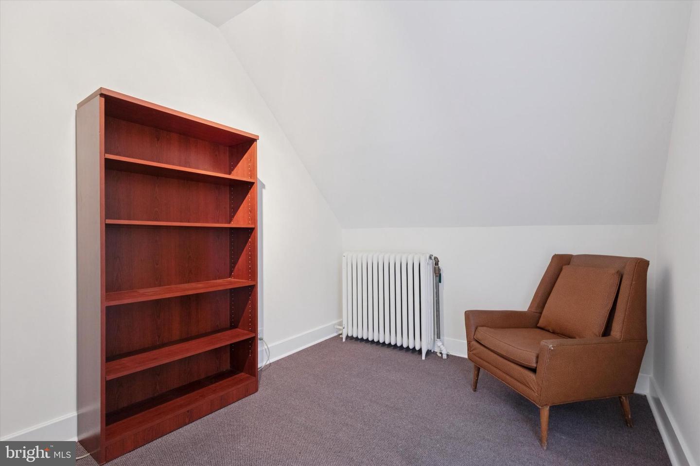 1 Roberts Ave Property Photo 6
