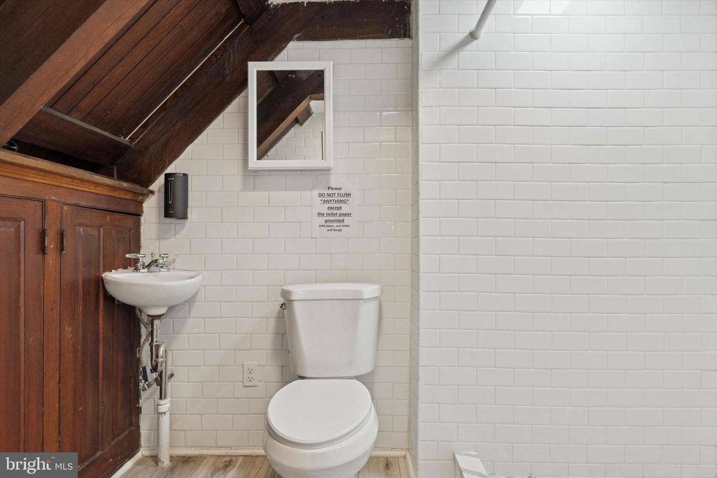 1 Roberts Ave Property Photo 11