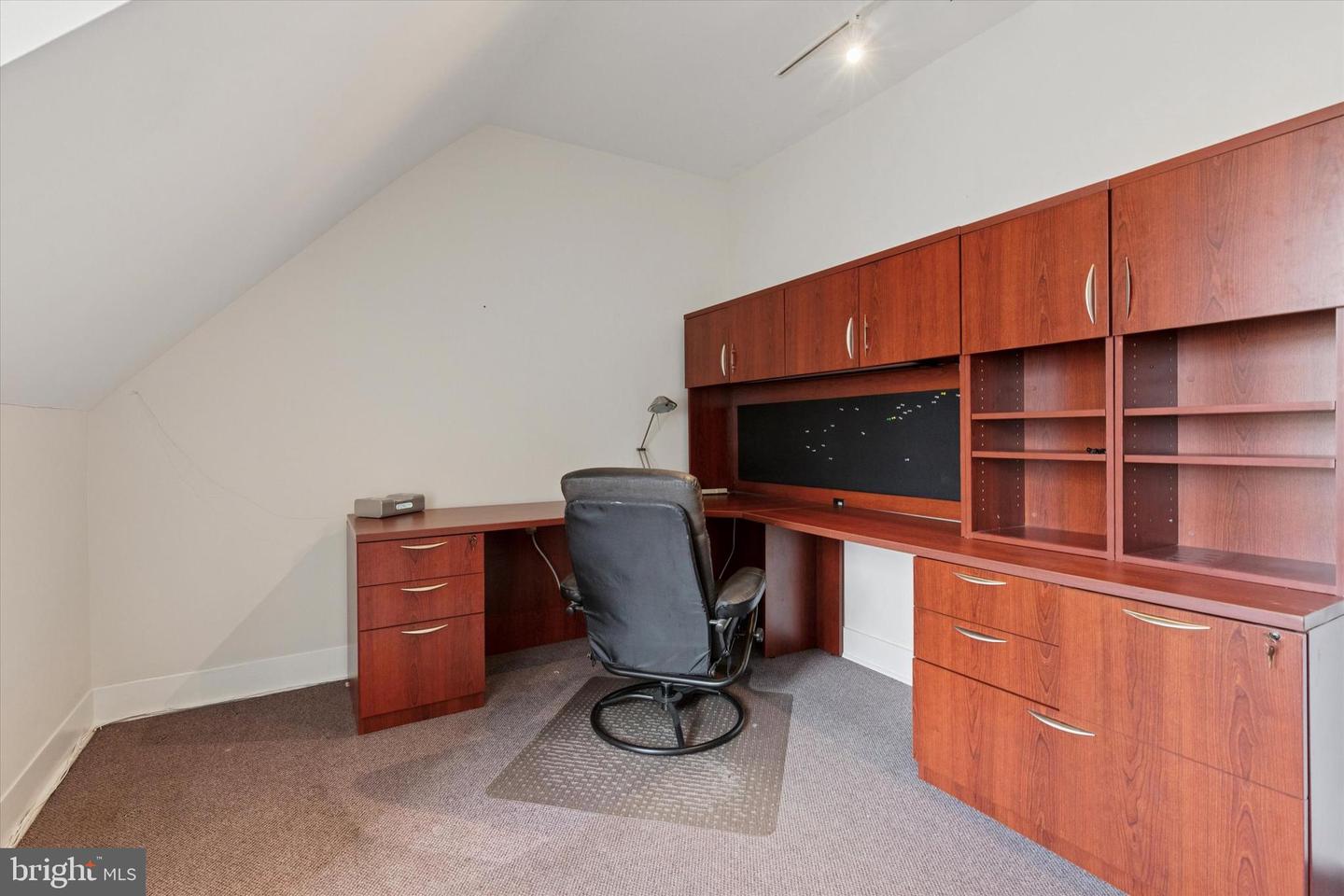1 Roberts Ave Property Photo 15