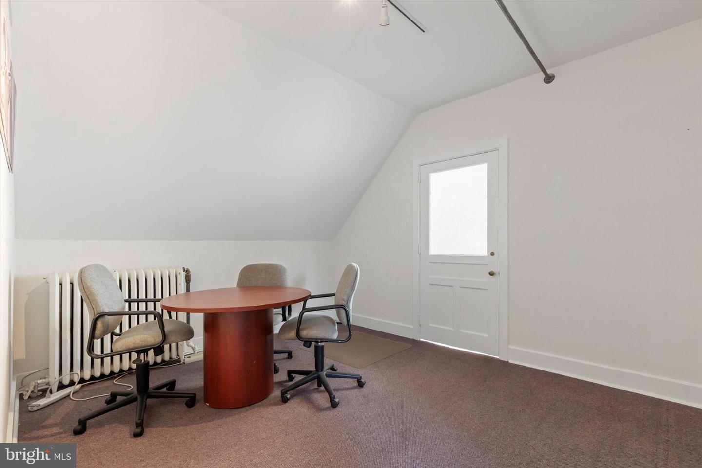 1 Roberts Ave Property Photo 18
