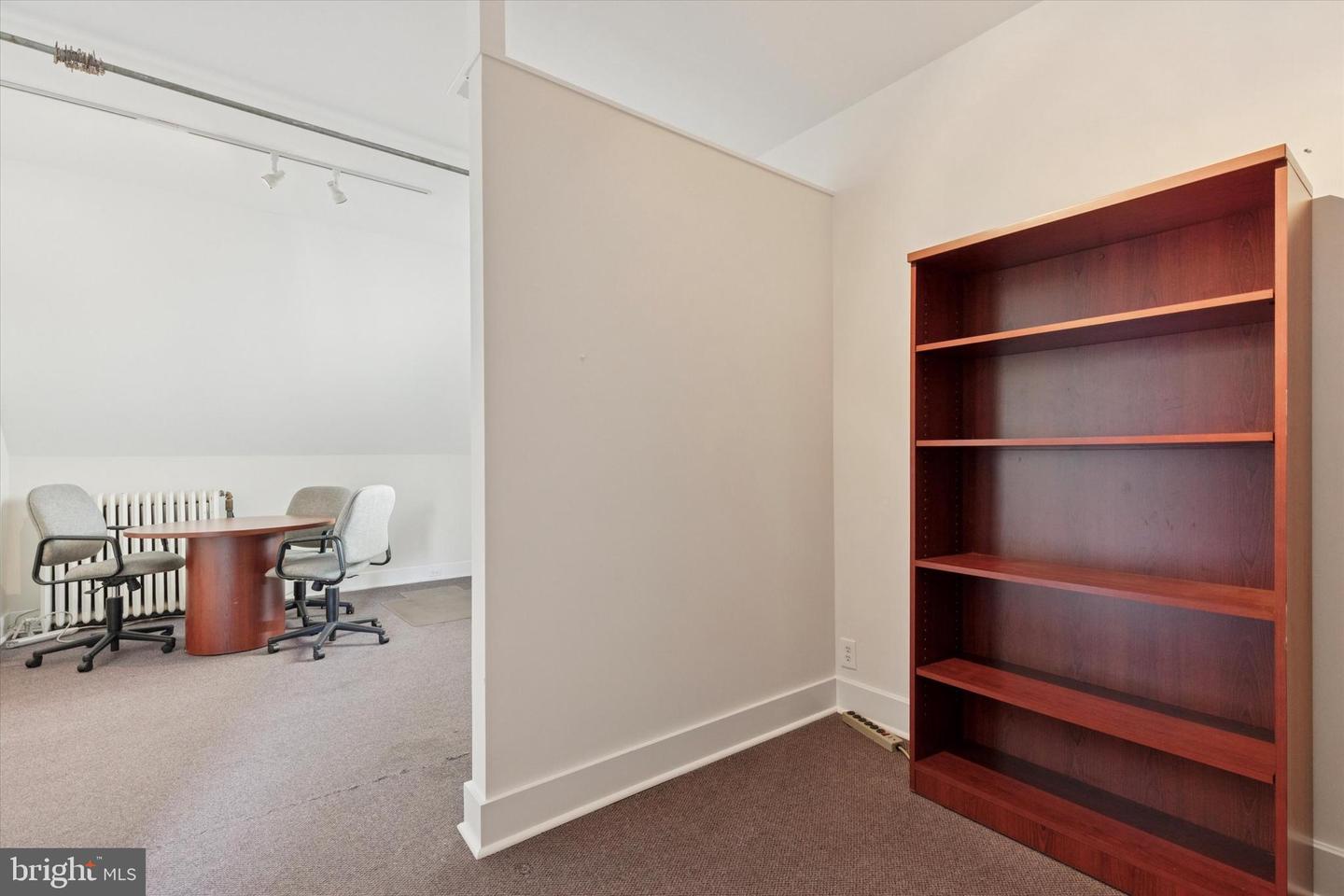 1 Roberts Ave Property Photo 19