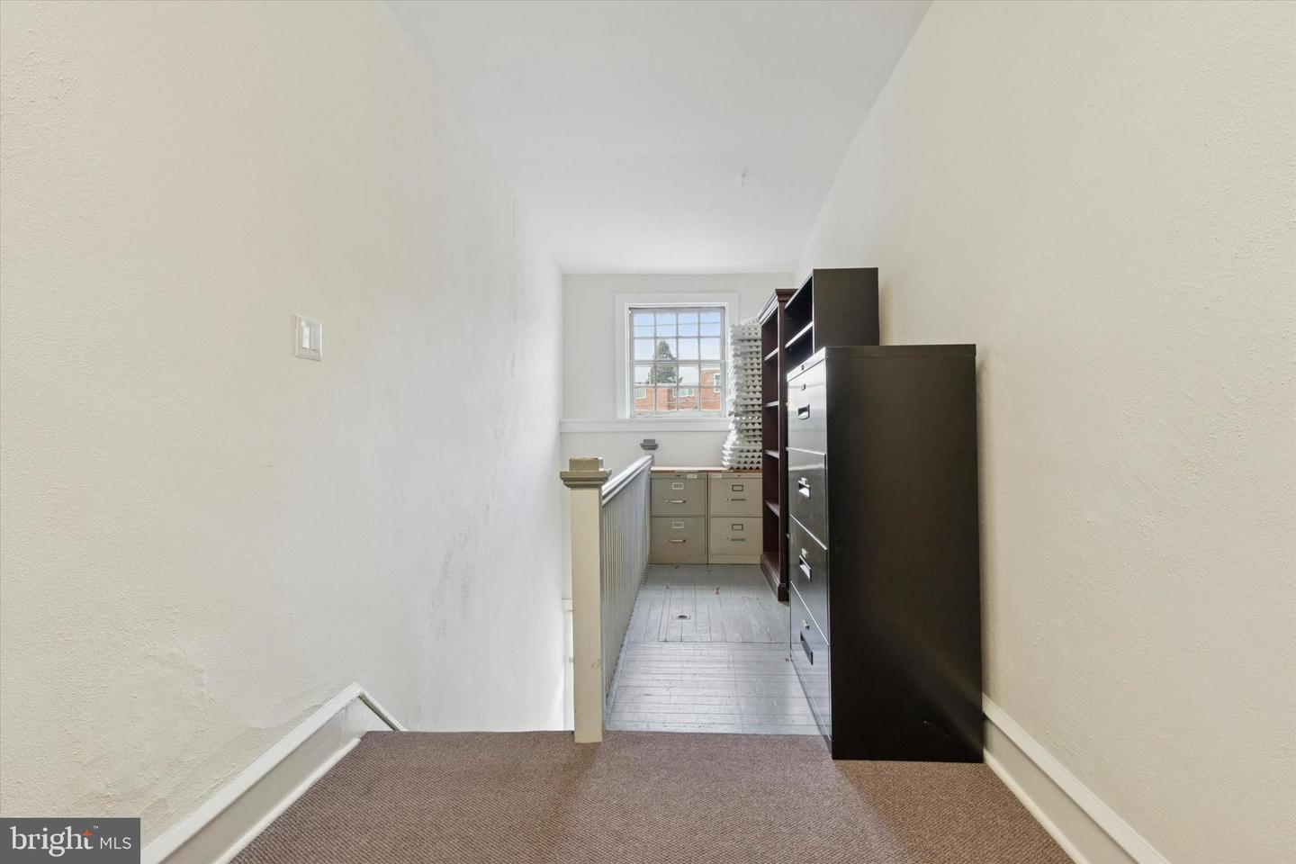 1 Roberts Ave Property Photo 21
