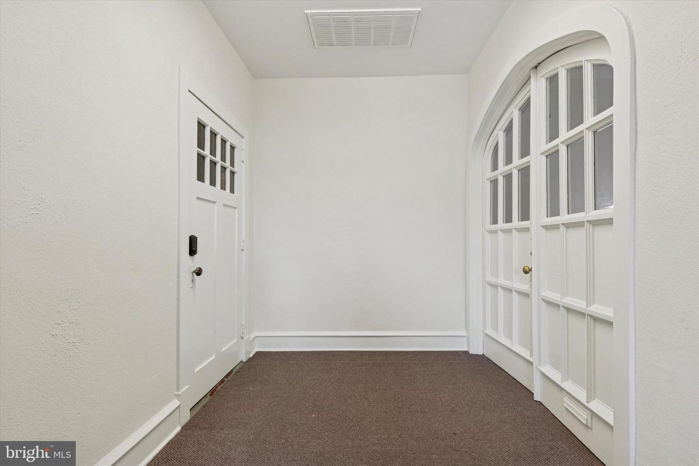 1 Roberts Ave Property Photo 22