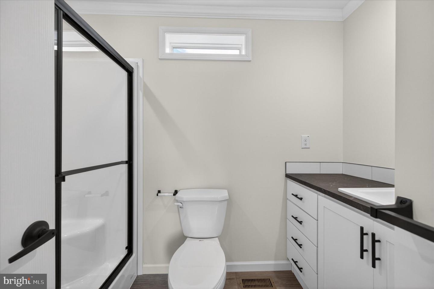 46 Center Ct Property Photo 18