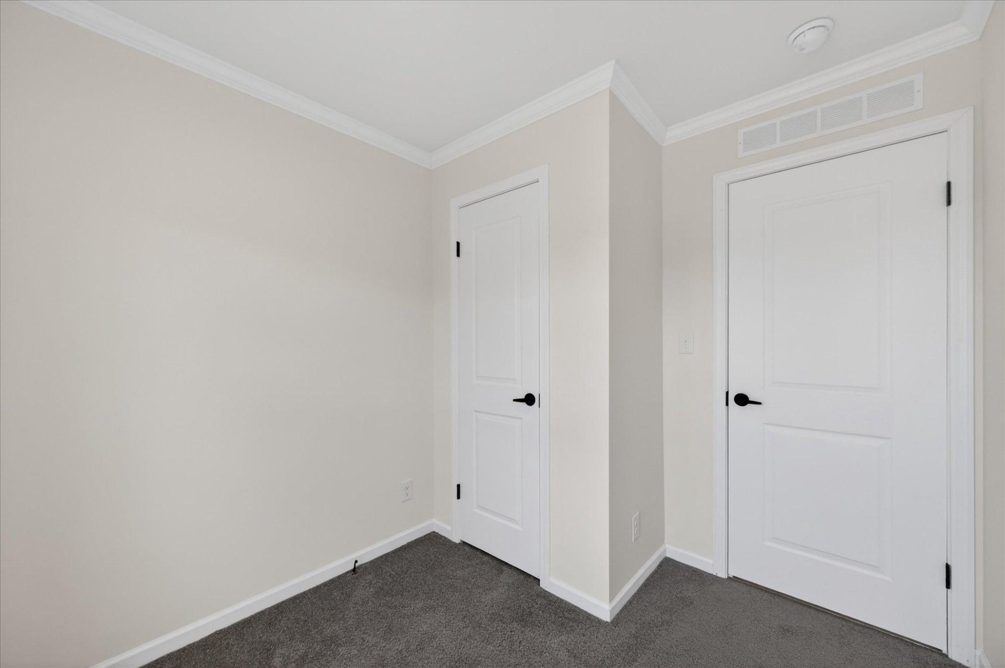 46 Center Ct Property Photo 21