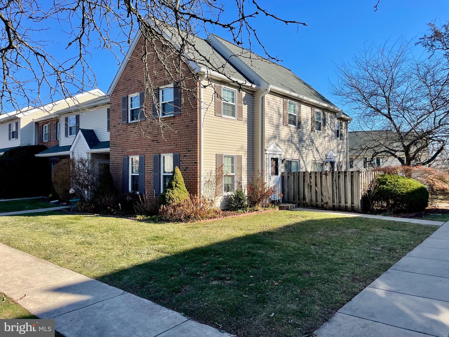 2208 MULBERRY CT