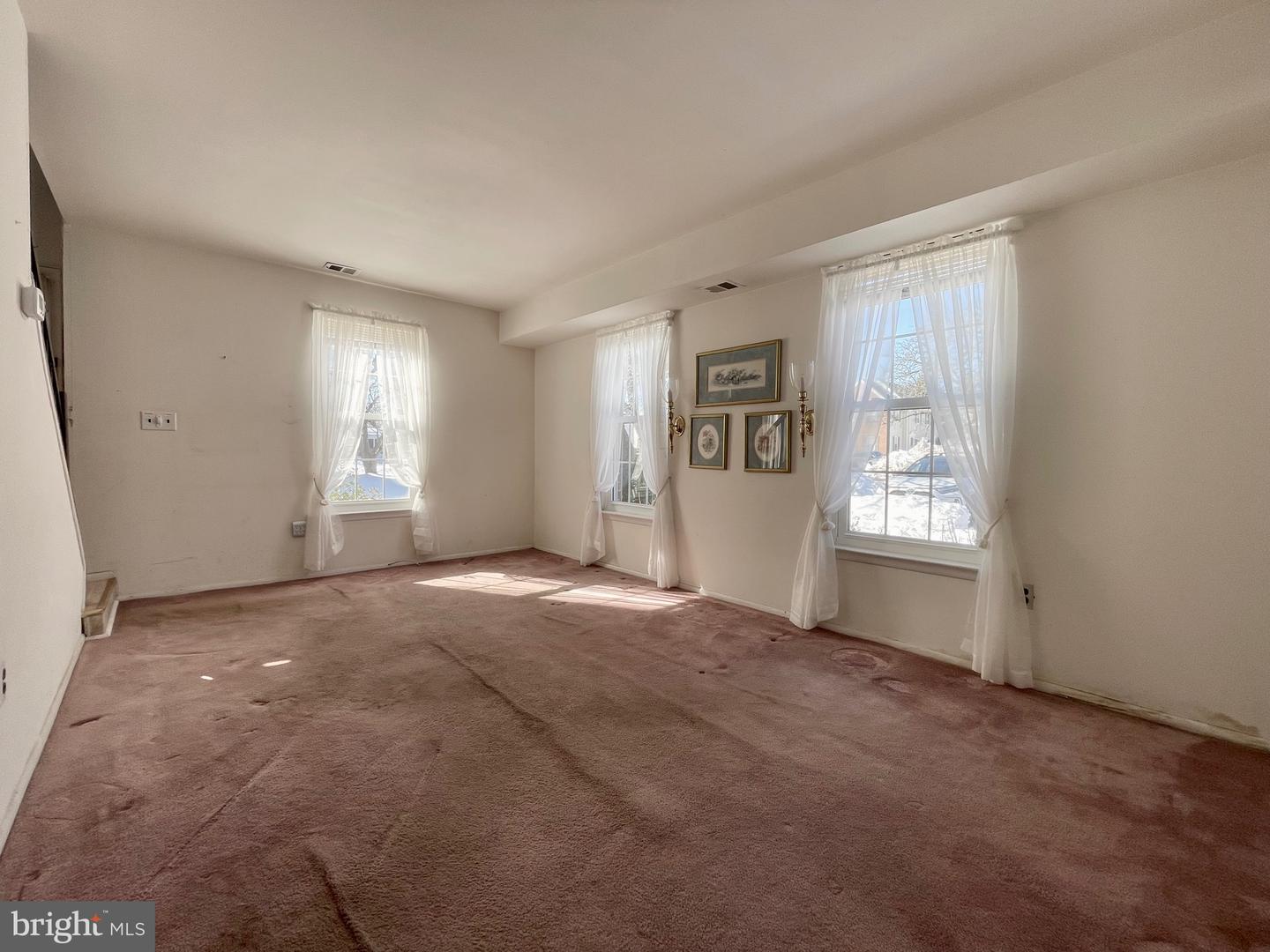 2208 Mulberry Ct Property Photo 3