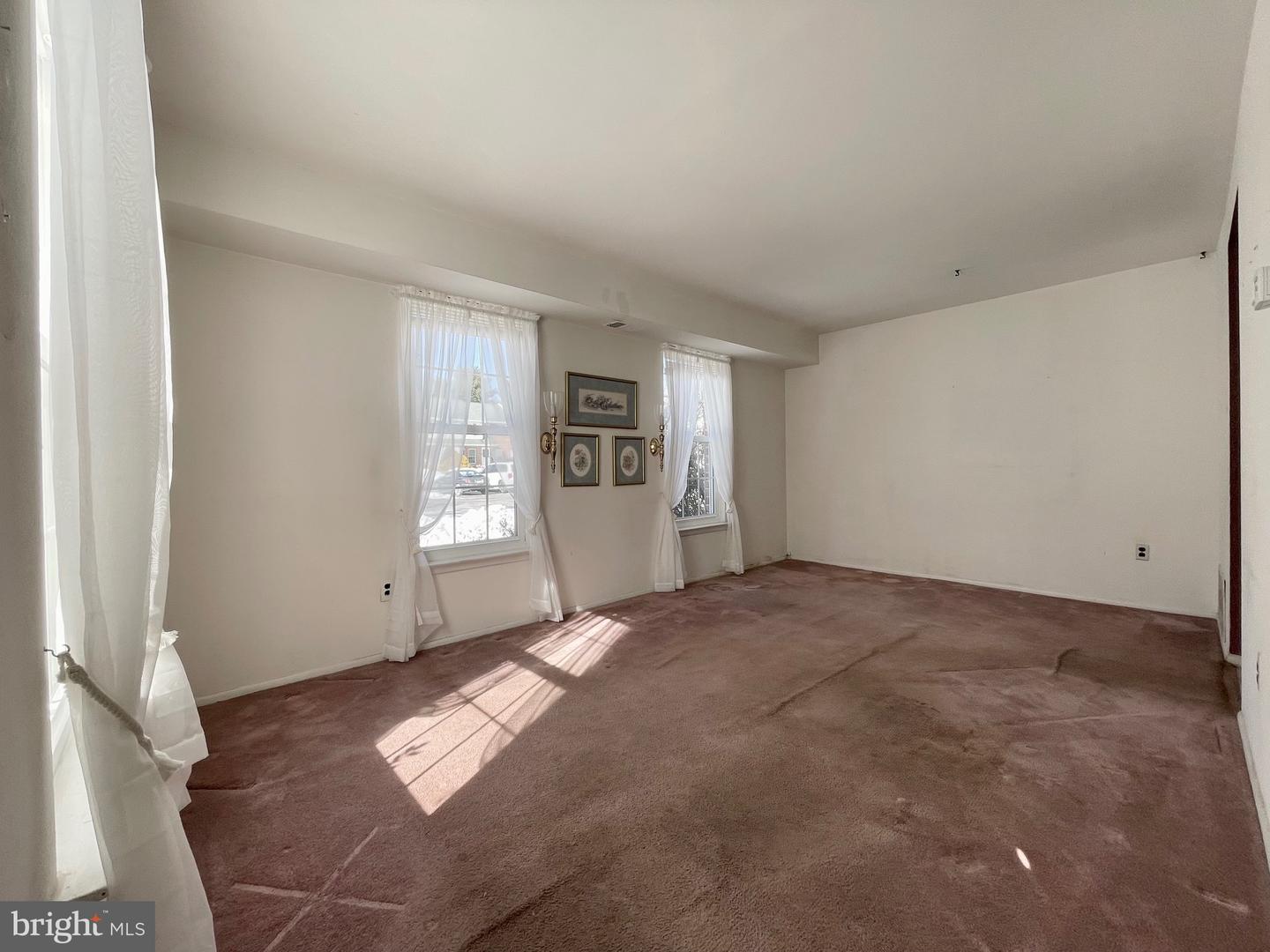 2208 Mulberry Ct Property Photo 4