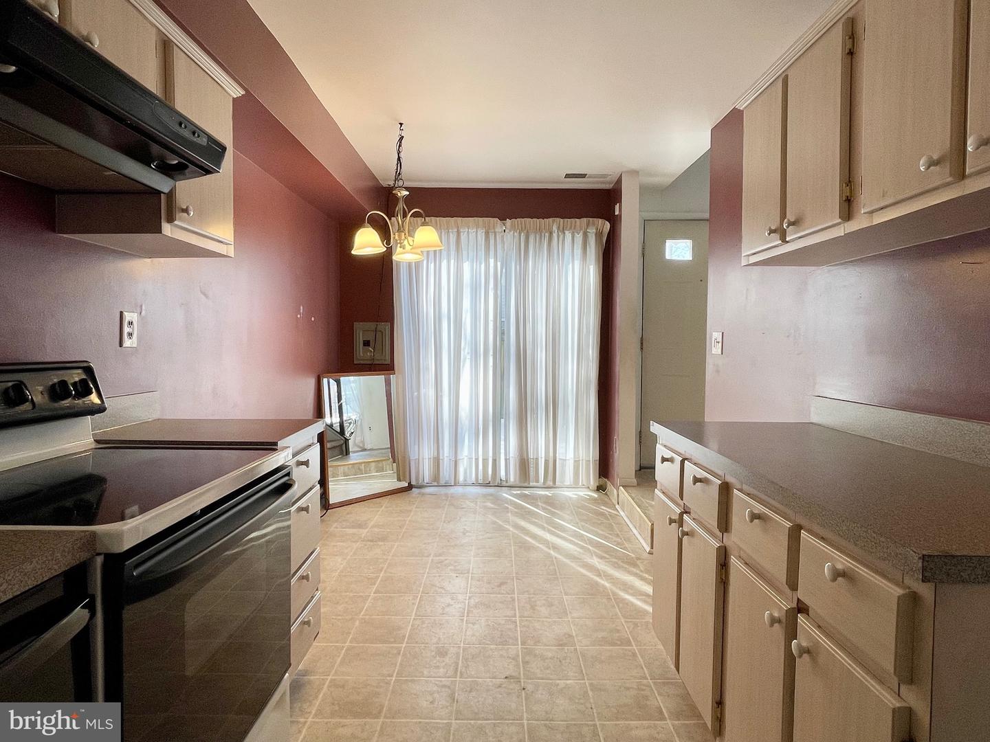 2208 Mulberry Ct Property Photo 8