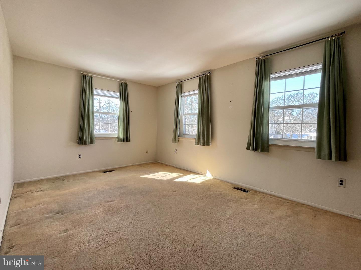 2208 Mulberry Ct Property Photo 9