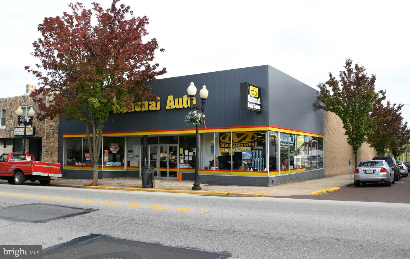 401 W MAIN ST