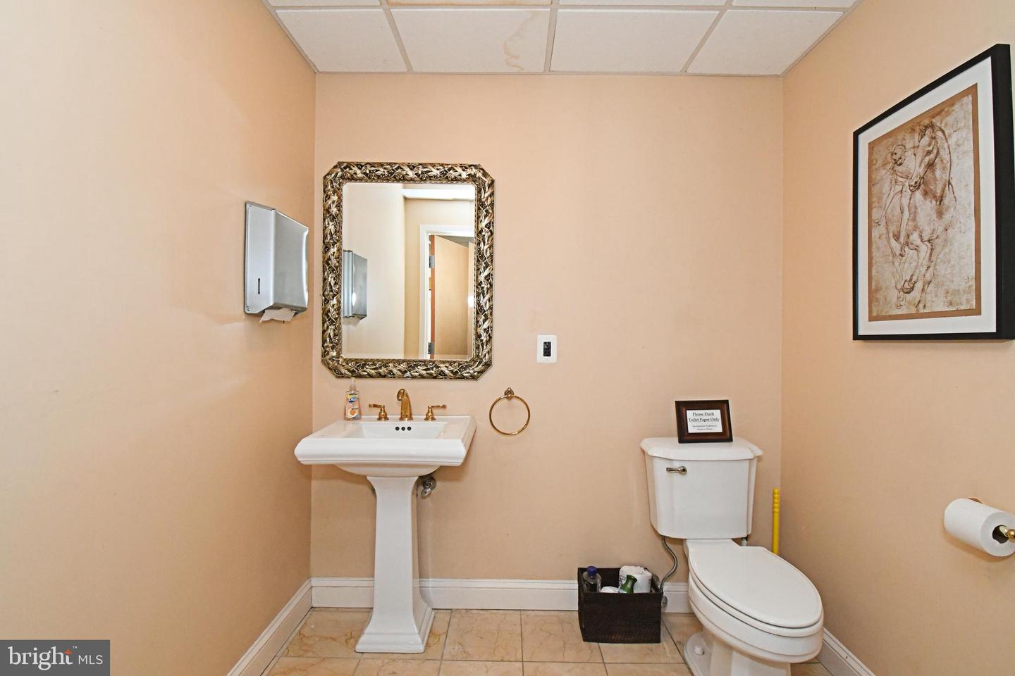 900 Schell Ln Property Photo 20