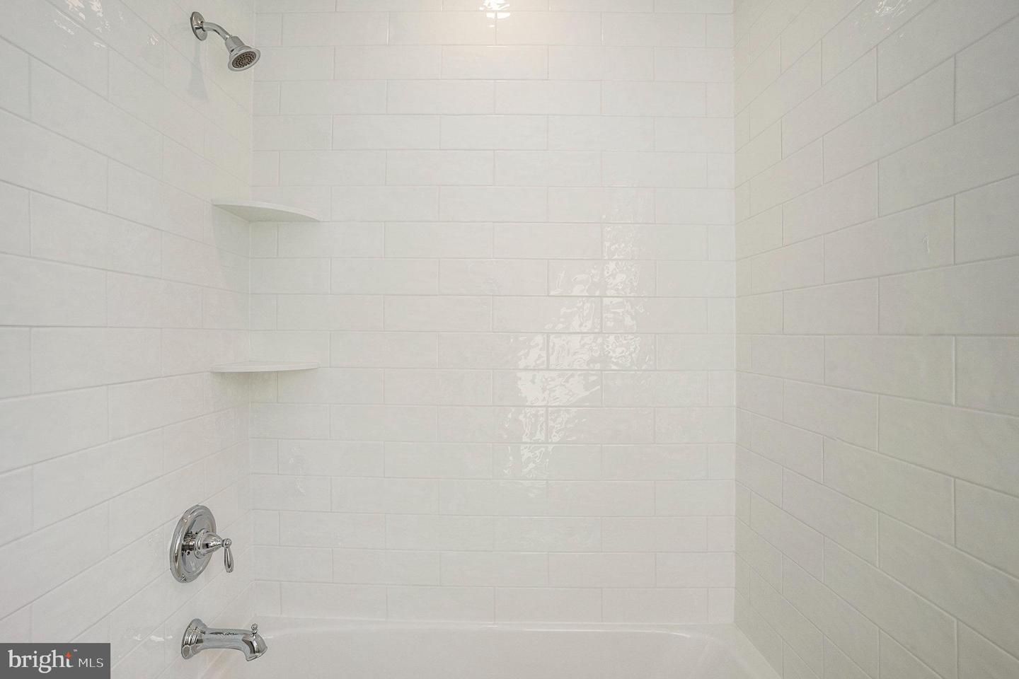 310 W 5th Ave Property Photo 36