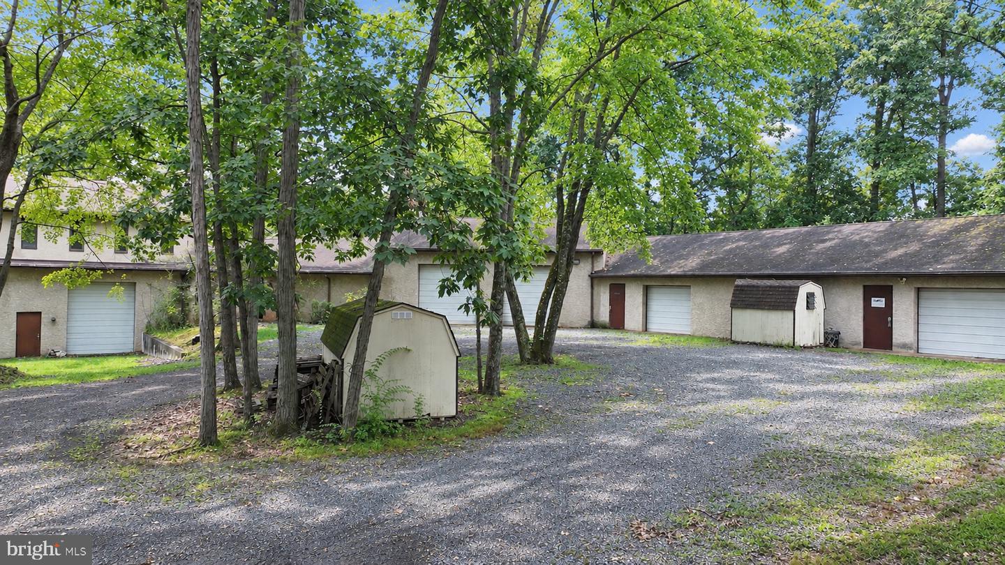 114 Airport Rd Property Photo 1